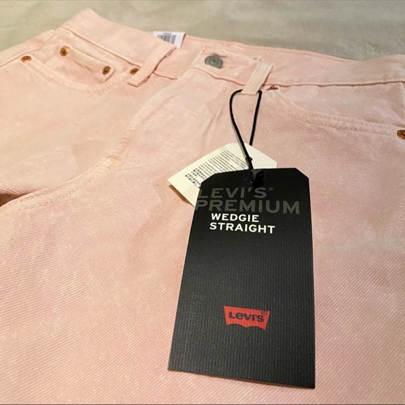 BNWT Levi's Pink Wedgie Straight Jean Size 27 - Picture 6 of 6